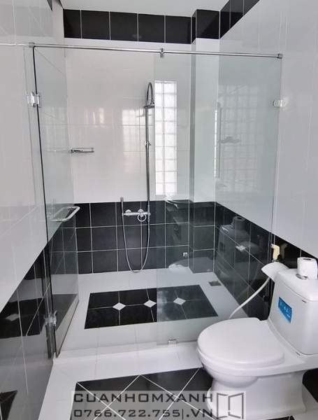 Phòng tắm kính mở quay - Cửa Nhôm Xanh - Công Ty TNHH SX TM Cửa Nhôm Xanh